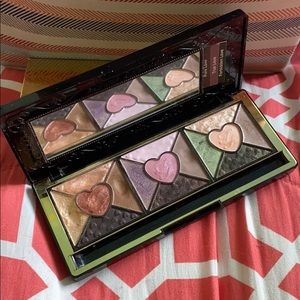 “Love” Too Faced eyeshadow palette